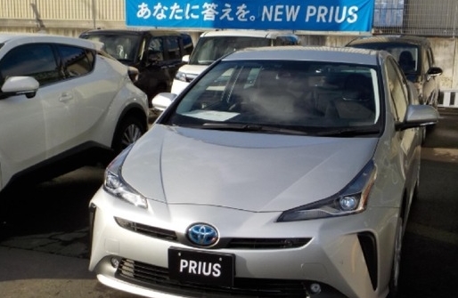 新型プリウス プリウス ４ｗｄ 展示中です